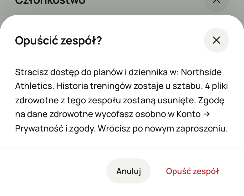 Potwierdzenie „Opuścić zespół?” w przeglądarce telefonu: utrata dostępu do planów i dziennika w Northside Athletics, historia treningów zostaje u sztabu, 4 pliki zdrowotne z tego zespołu zostaną usunięte, zgodę wycofasz osobno w Konto → Prywatność i zgody, przyciski „Anuluj” i „Opuść zespół”.