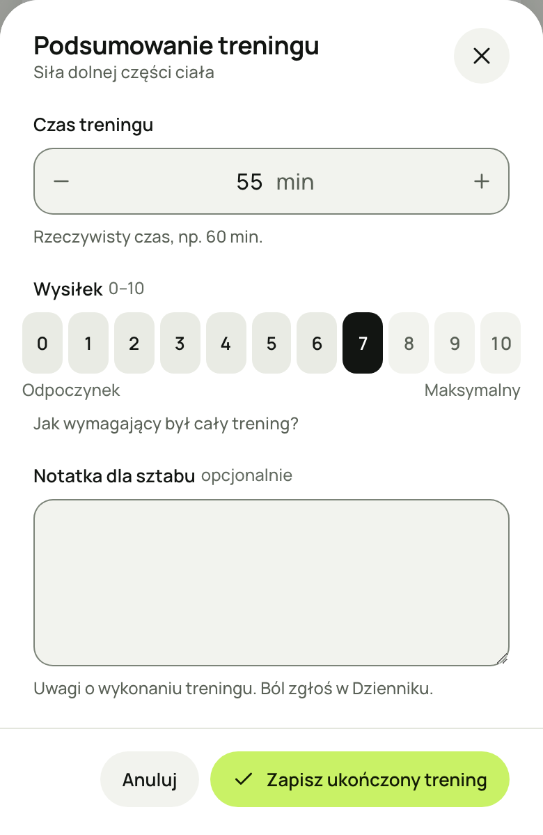 Okno „Podsumowanie treningu” w przeglądarce telefonu: czas treningu w minutach, wysiłek w skali 0–10, notatka dla sztabu i przycisk „Zapisz ukończony trening”.