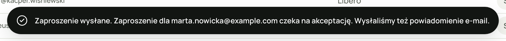 Komunikat „Zaproszenie wysłane”: „Zaproszenie dla marta.nowicka@example.com czeka na akceptację. Wysłaliśmy też powiadomienie e-mail.”
