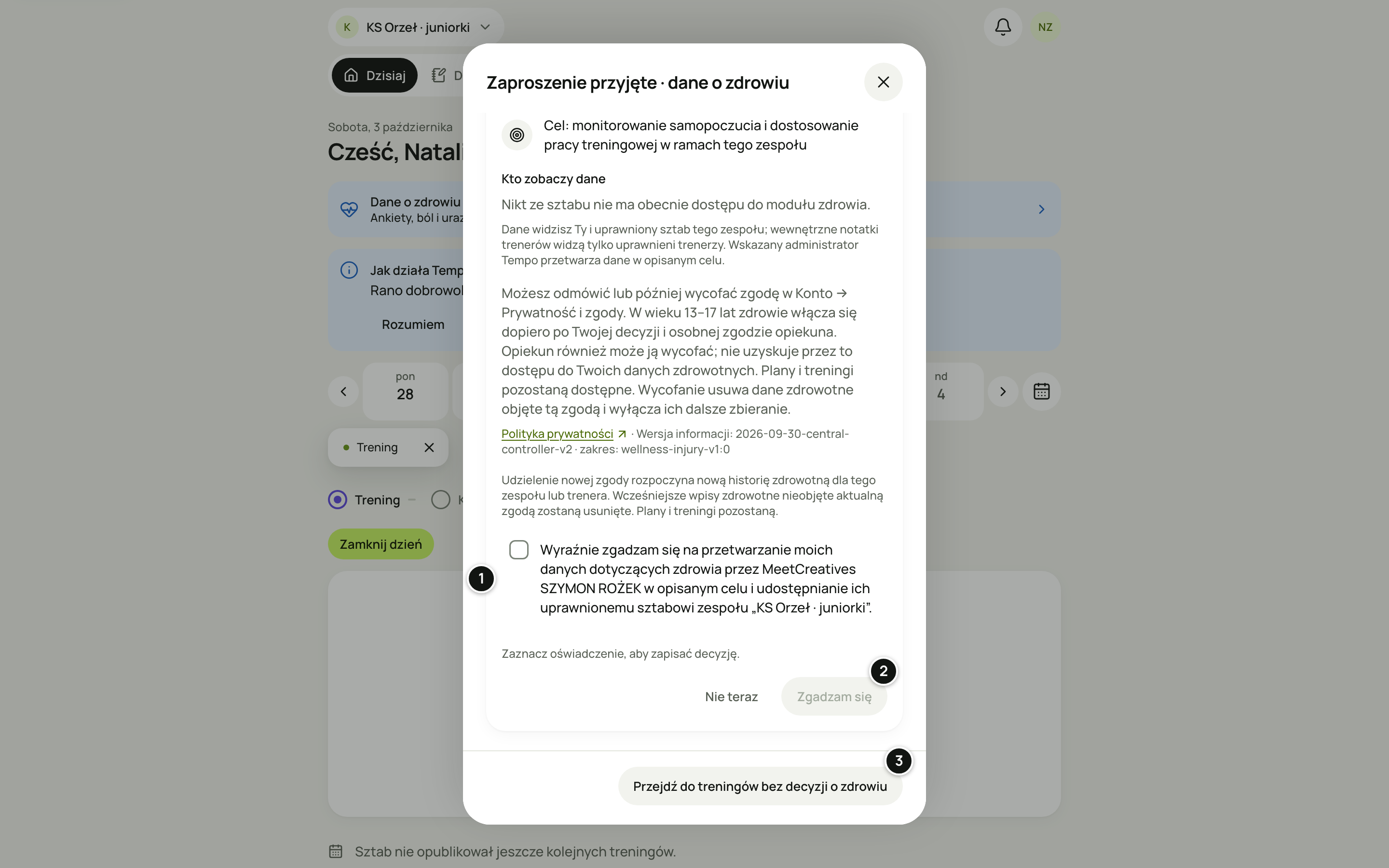 Decyzja o danych o zdrowiu po dołączeniu do zespołu w przeglądarce: administrator danych, zakres i odbiorcy, niezaznaczone wyraźne oświadczenie, „Zgadzam się” i „Przejdź do treningów bez decyzji o zdrowiu”. Numery 1–3 objaśnia lista pod zrzutem.